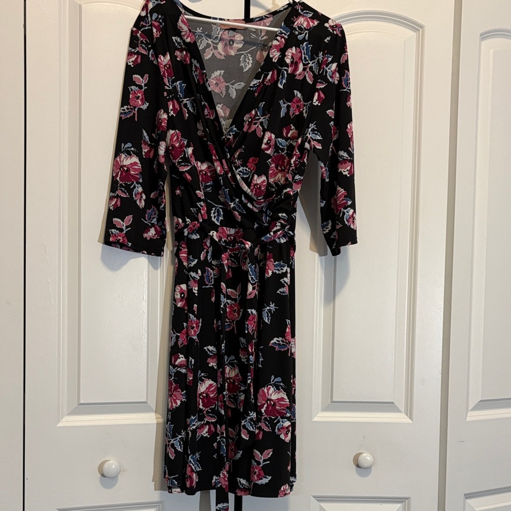 Elegant Floral Wrap Midi Dress - Black and Red